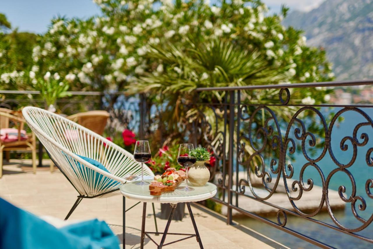 Apartment Aura With Sea View Kotor Dış mekan fotoğraf