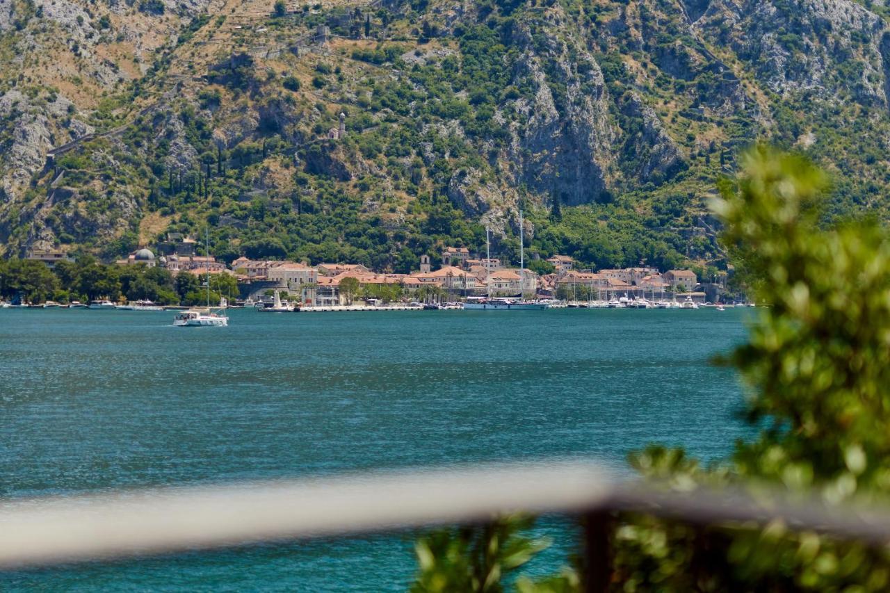 Apartment Aura With Sea View Kotor Dış mekan fotoğraf