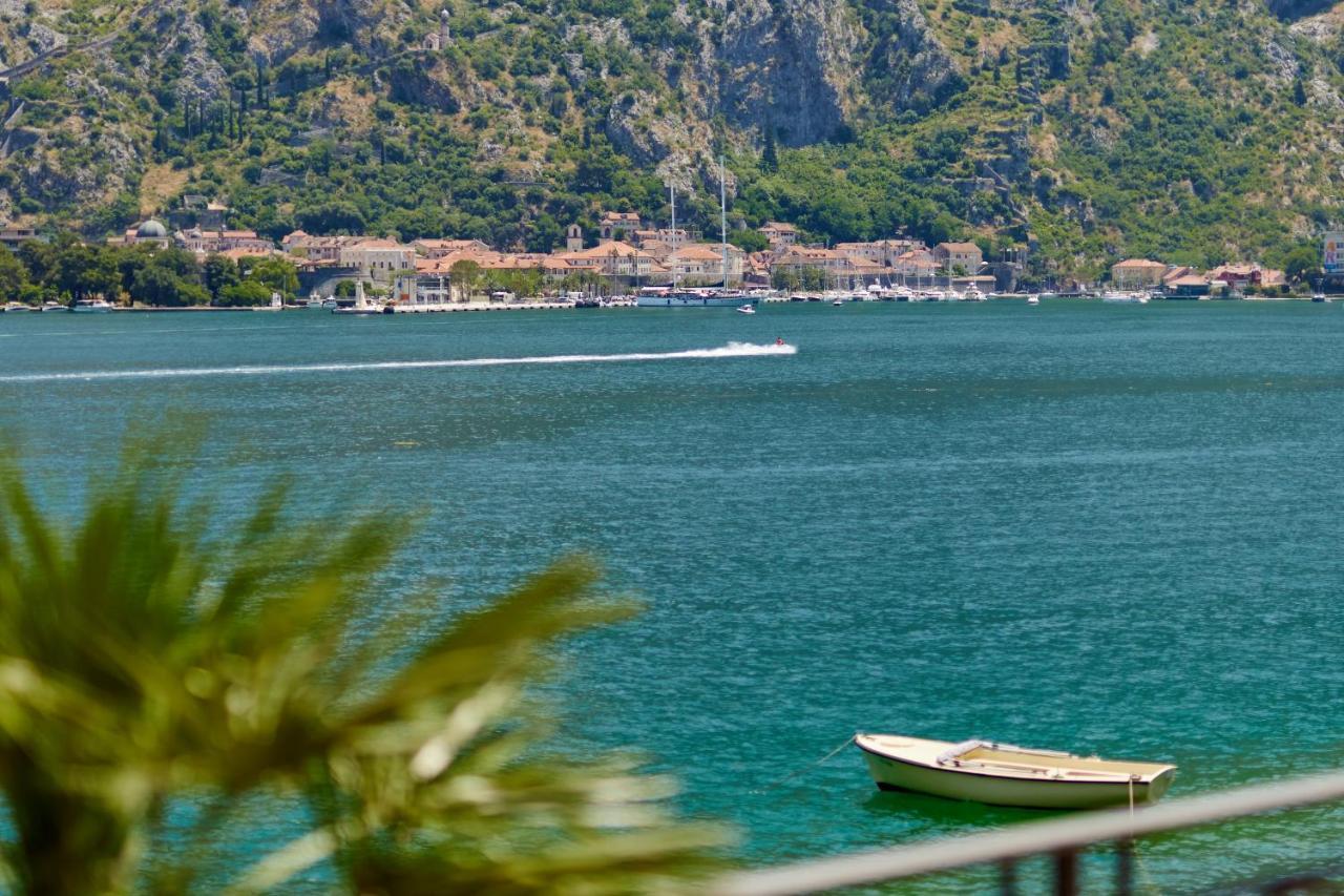 Apartment Aura With Sea View Kotor Dış mekan fotoğraf