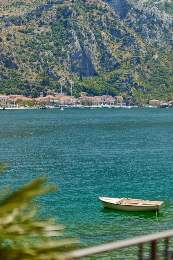 Apartment Aura With Sea View Kotor Dış mekan fotoğraf