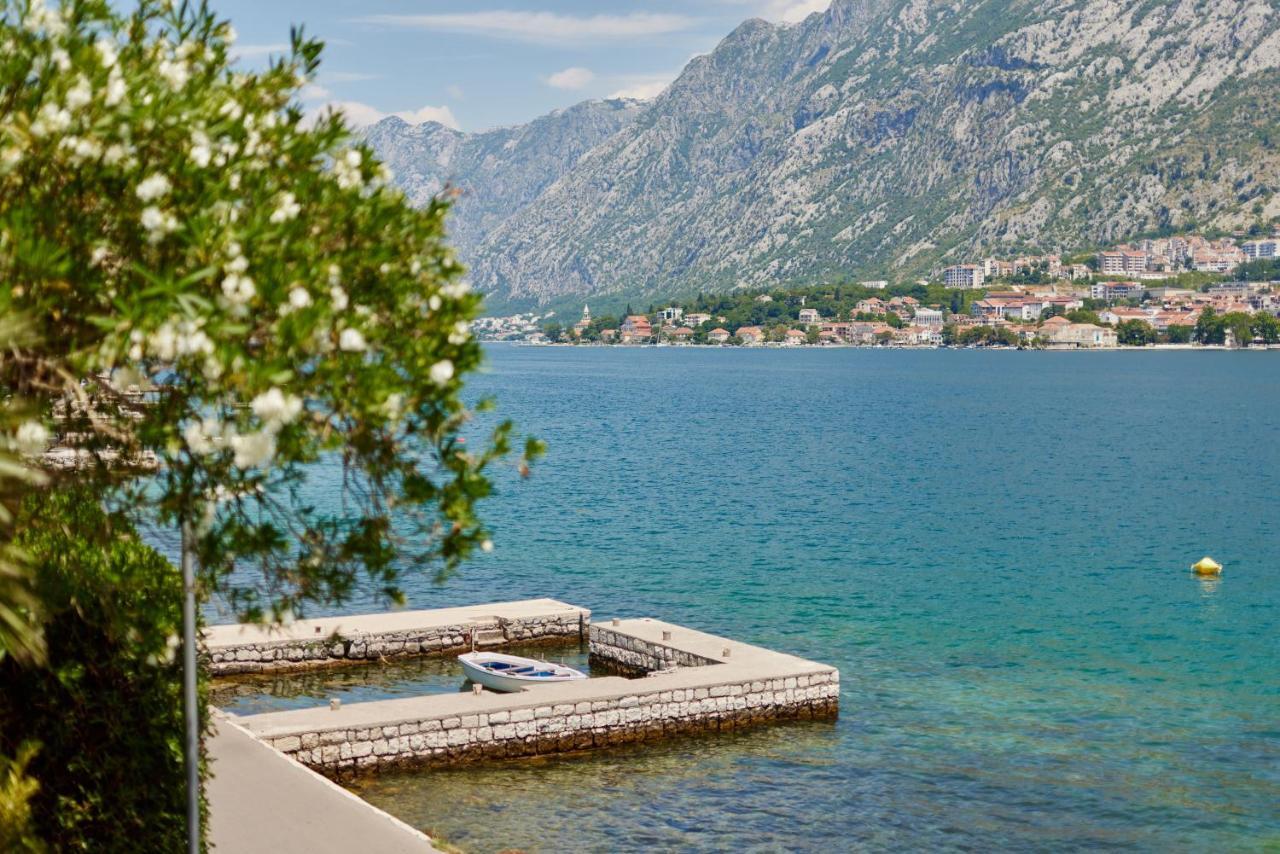 Apartment Aura With Sea View Kotor Dış mekan fotoğraf